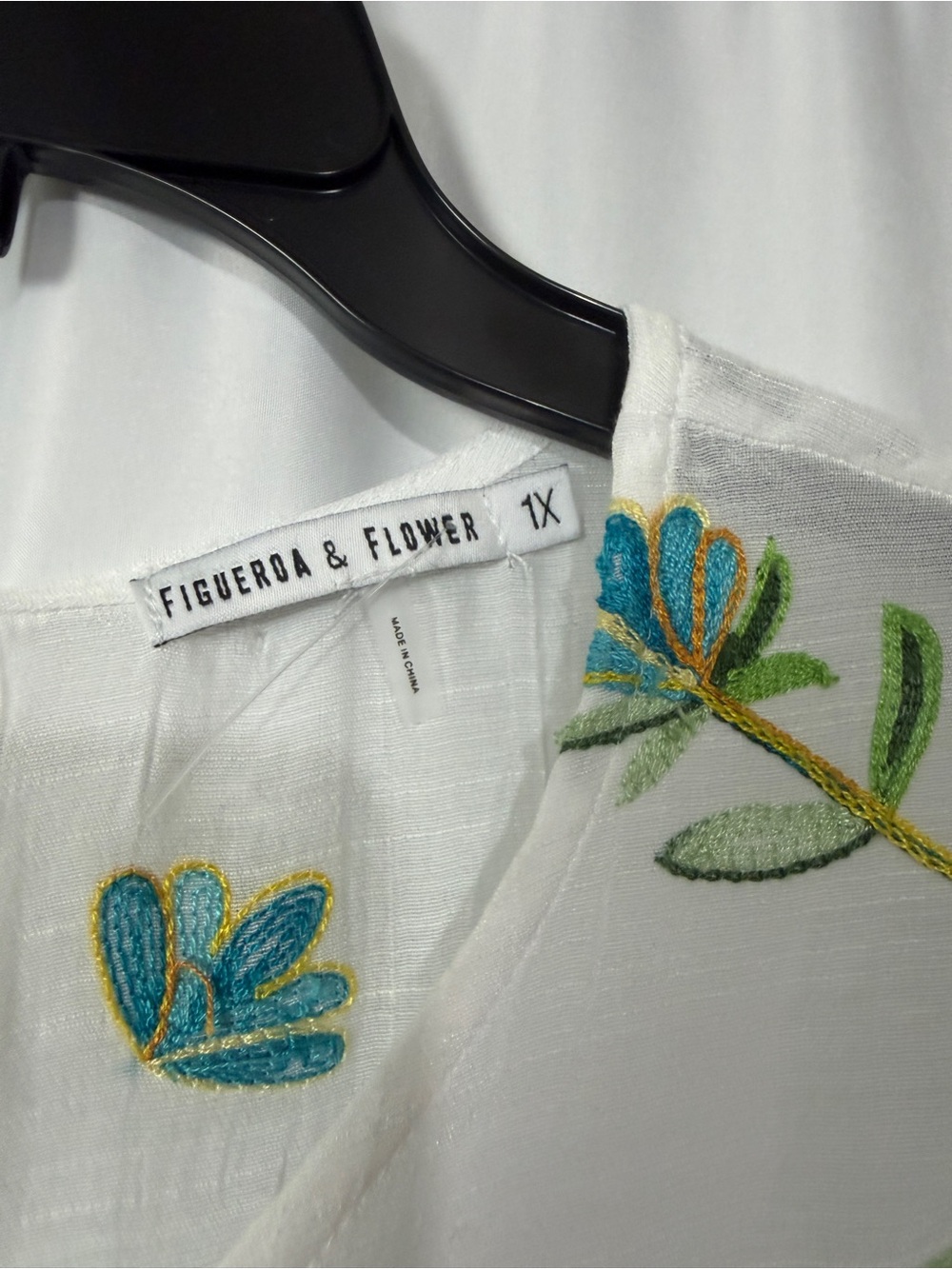 NWT Figueroa & Flower White Floral Embroidered Peasant Top Plus Size 1X - Picture 4 of 9